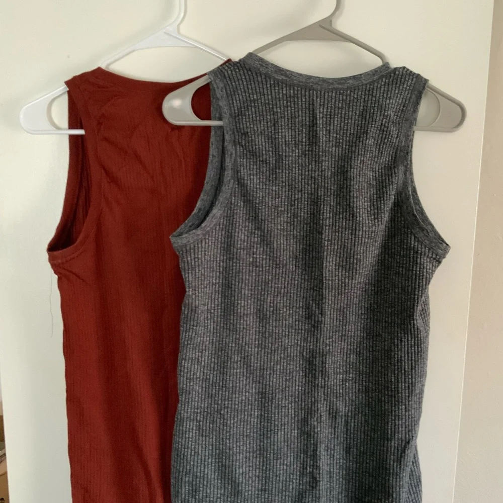 Athleta Charcoal and Rust orange Ribbed Tank Tops - Picture 4 of 4